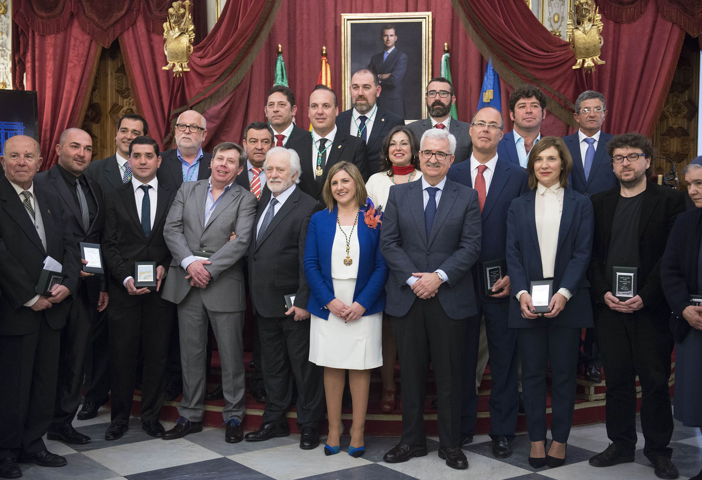 2016 personas distinguidas en grupo
