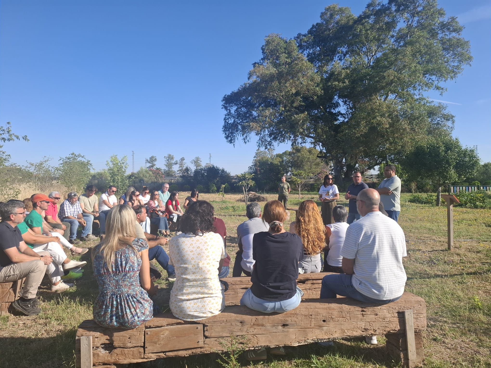Encuentro con profesorado de los huertos educativos en la Casa de los Colores (1)